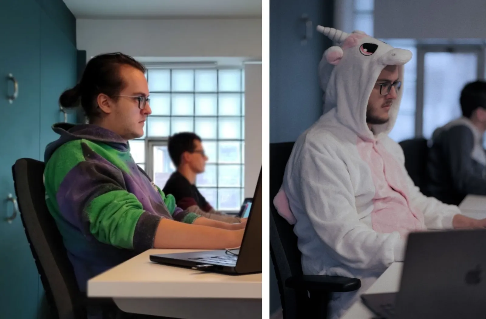 David an seinem Pult, links in normalen Kleidern, rechts in einem flauschigen Einhorn-Onesie.
