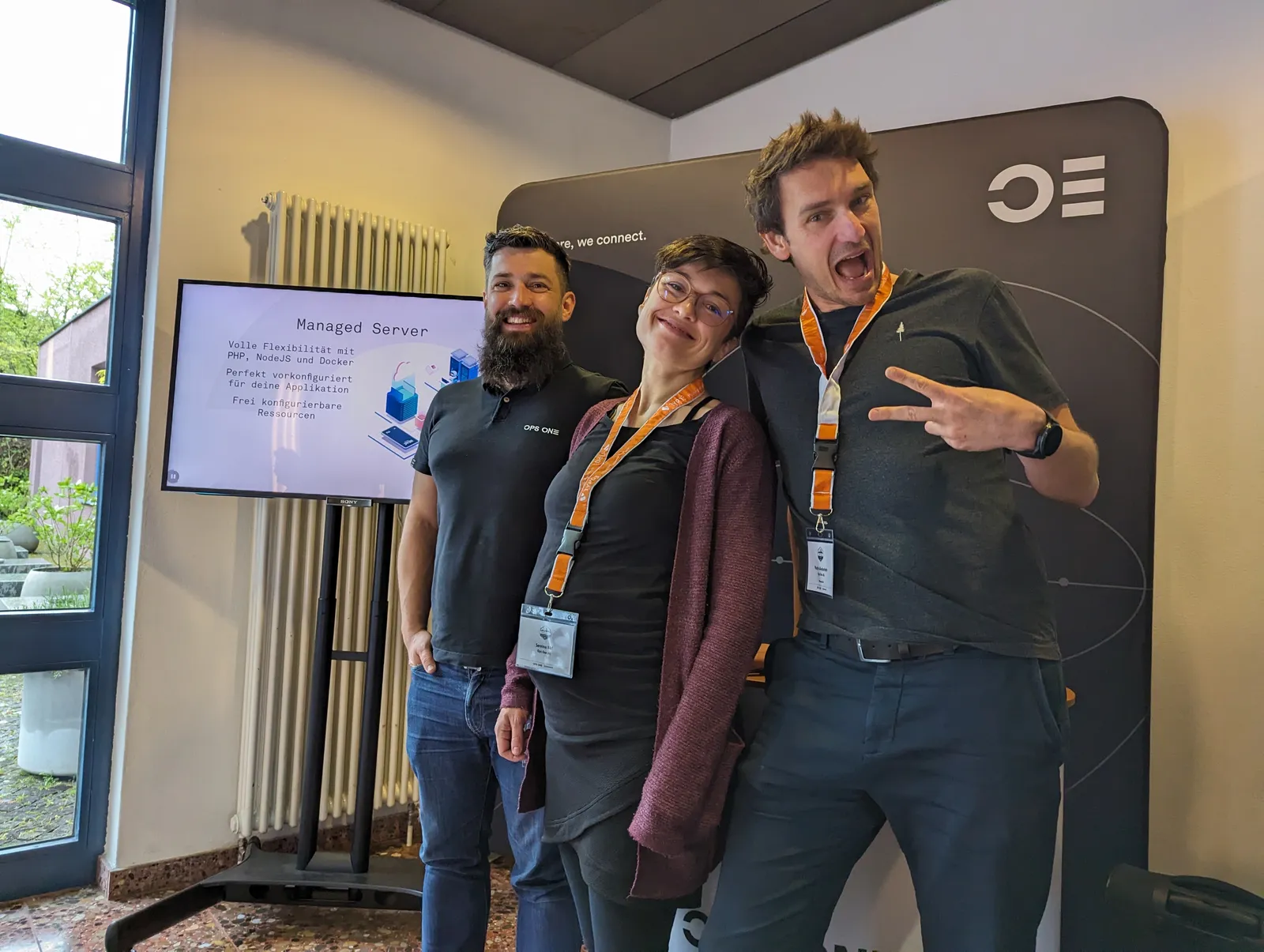 Andri, Sereina und Martin vor dem Ops One Messestand am TYPO3 Barcamp.